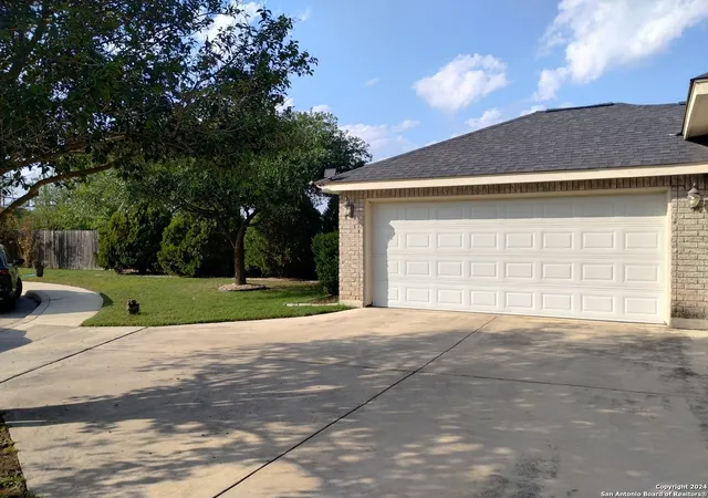 Photo 3 of Single family home for sale at 10418 Alsfeld Ranch, Helotes, TX 78023 | MLS# 1765548 | Listing updated on 2025-11-22