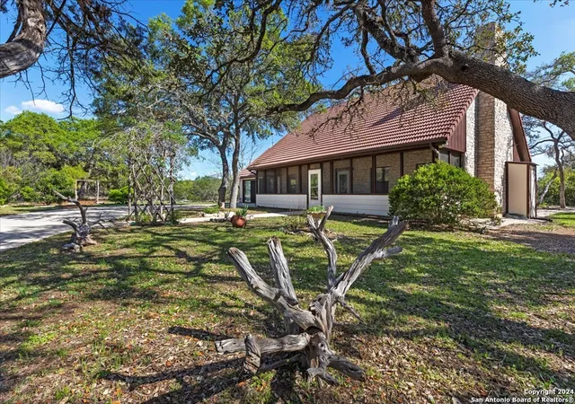 Photo 2 of Single family home for sale at 111 Circle Dr, Wimberley, TX 78676 | MLS# 1765904 | Listing updated on 2025-12-21