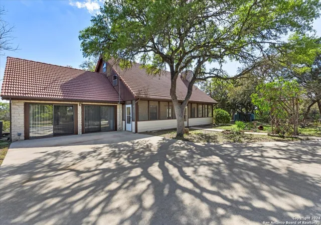 Photo 1 of Single family home for sale at 111 Circle Dr, Wimberley, TX 78676 | MLS# 1765904 | Listing updated on 2025-12-21