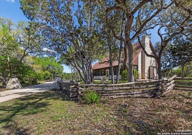 Photo 3 of Single family home for sale at 111 Circle Dr, Wimberley, TX 78676 | MLS# 1765904 | Listing updated on 2025-12-21