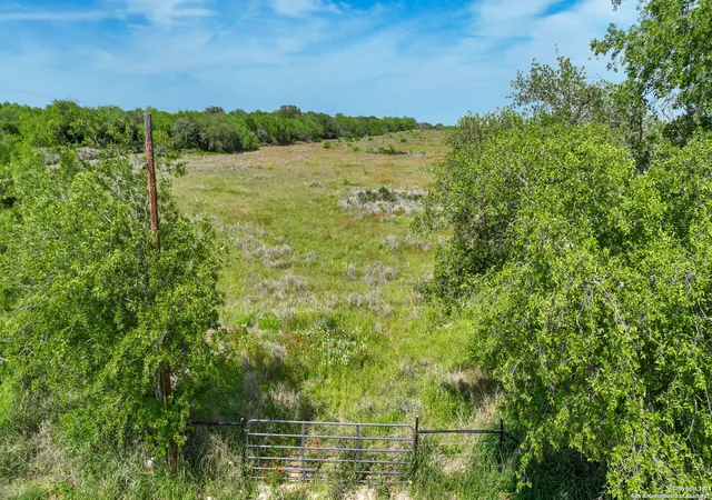 4th image of 001 E Fm 462, Moore, TX 78057 | MLS# 1766322