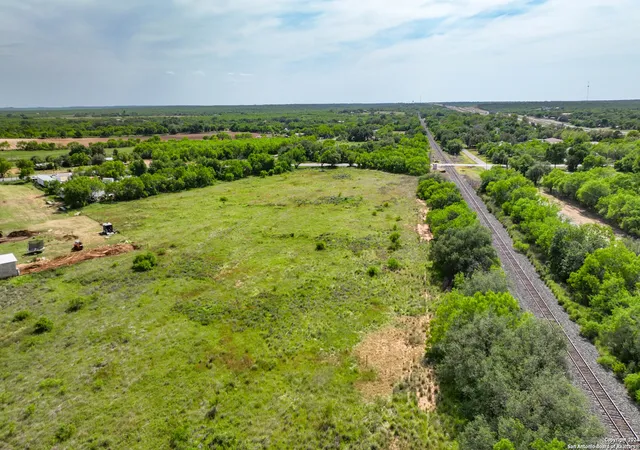 1st image of 001 E Fm 462, Moore, TX 78057 | MLS# 1766322