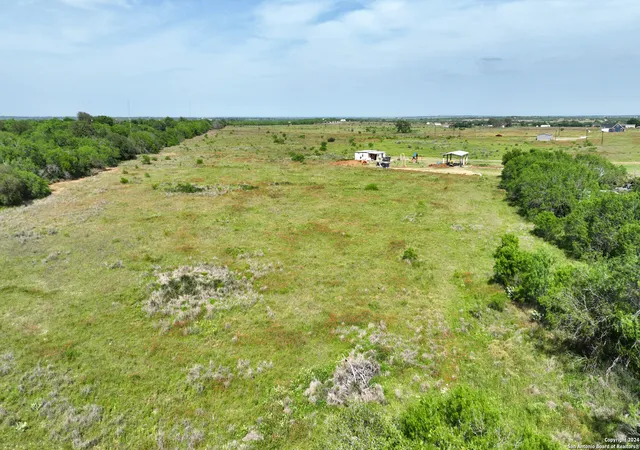 5th image of 001 E Fm 462, Moore, TX 78057 | MLS# 1766322