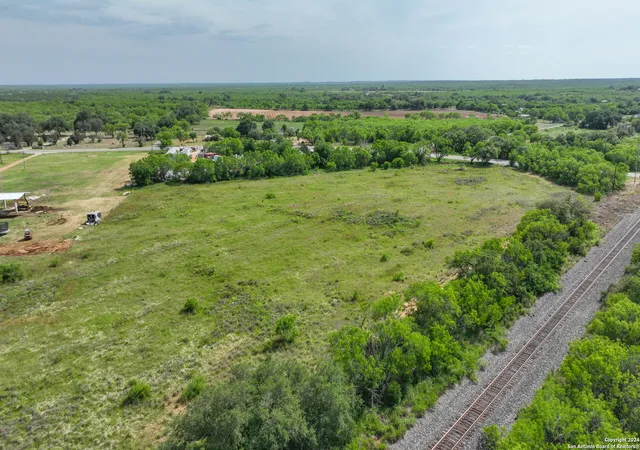 2nd image of 001 E Fm 462, Moore, TX 78057 | MLS# 1766322