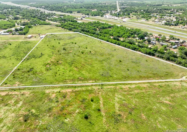 3rd image of 002 E Fm 462, Moore, TX 78057 | MLS# 1766328
