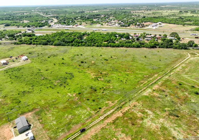 5th image of 002 E Fm 462, Moore, TX 78057 | MLS# 1766328