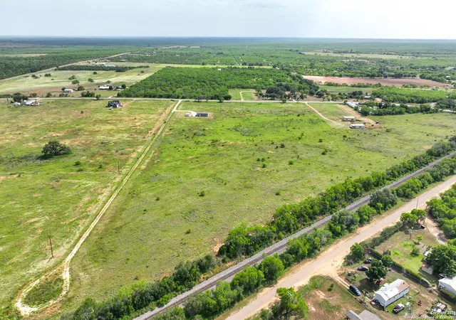 10th image of 002 E Fm 462, Moore, TX 78057 | MLS# 1766328