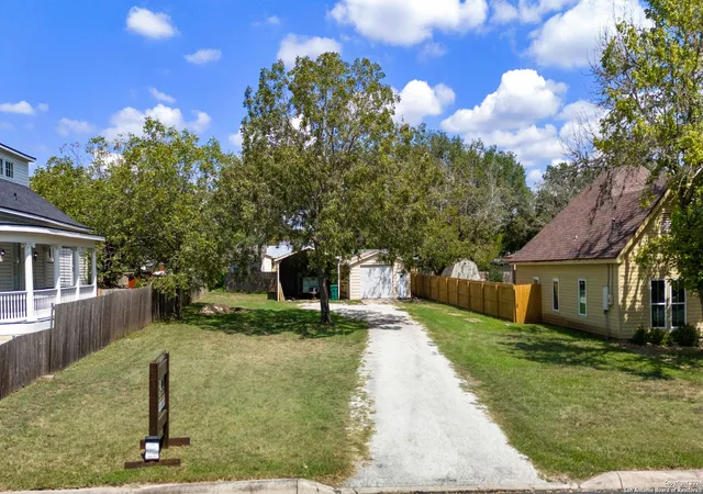 Homes for sale in Boerne, TX | 410 E Bandera, Boerne, TX 78006 | MLS# 1766983