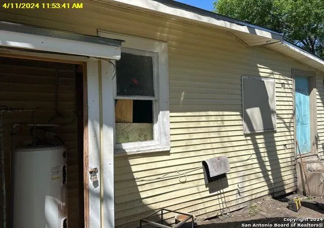 Photo 3 of Single family home for sale at 507 Blue Bonnet St, San Antonio, TX 78202 | MLS# 1769080 | Listing updated on 2026-04-23