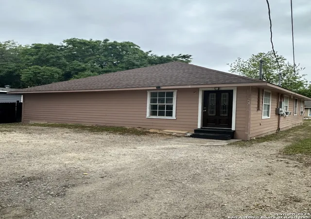 Photo 1 of Multi family home for sale at 515 Mary St, San Antonio, TX 78214 | MLS# 1769195 | Listing updated on 2025-11-21