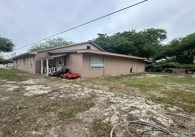 Photo 3 of Multi family home for sale at 515 Mary St, San Antonio, TX 78214 | MLS# 1769195 | Listing updated on 2025-11-21