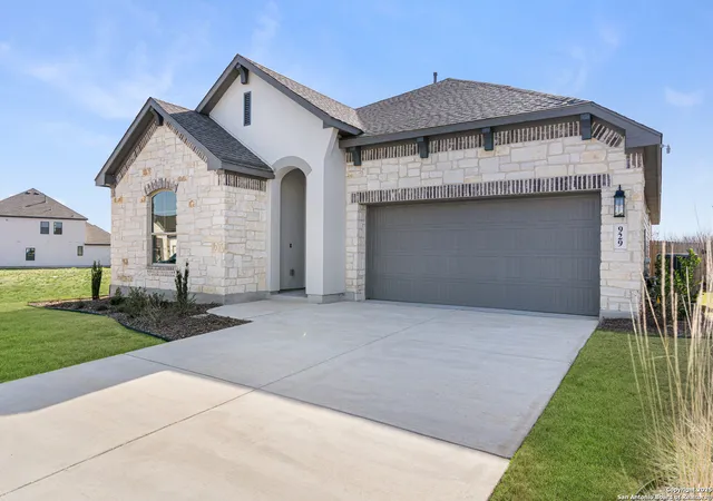 Photo 3 of Sale Pending at 929 Nolte Bend, Seguin, TX 78155 | MLS# 1770778 | Listing updated on 2025-09-23