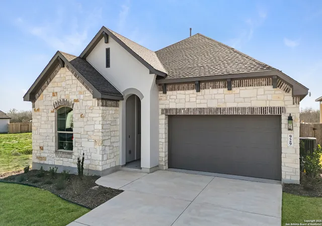 Photo 4 of Sale Pending at 929 Nolte Bend, Seguin, TX 78155 | MLS# 1770778 | Listing updated on 2025-09-23