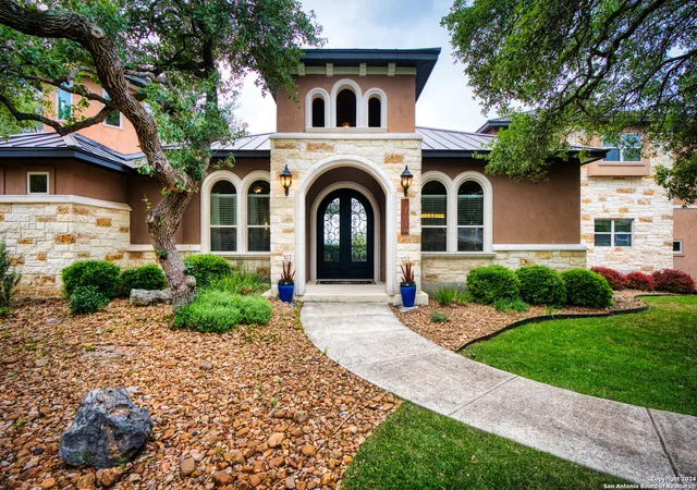 Photo 3 of Sale Pending at 7610 Ramble Rdg, San Antonio, TX 78266 | MLS# 1771145 | Listing updated on 2025-11-08