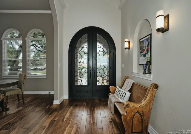 Photo 3 of Sale Pending at 7610 Ramble Rdg, San Antonio, TX 78266 | MLS# 1771145 | Listing updated on 2025-11-08