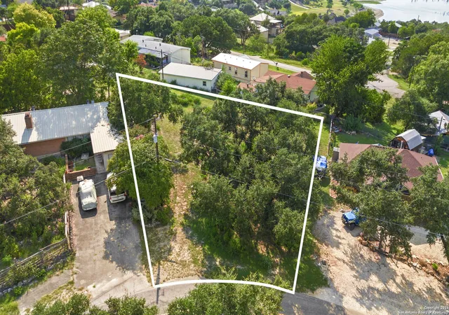 Photo 1 of Land for sale at 527 Canyon Edge, Canyon Lake, TX 78133 | MLS# 1772163 | Listing updated on 2025-06-08