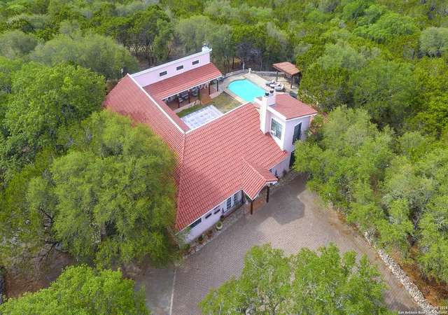 Photo 3 of Single family home for sale at 719 Cypress Bend Dr, Boerne, TX 78006 | MLS# 1773812 | Listing updated on 2026-08-09