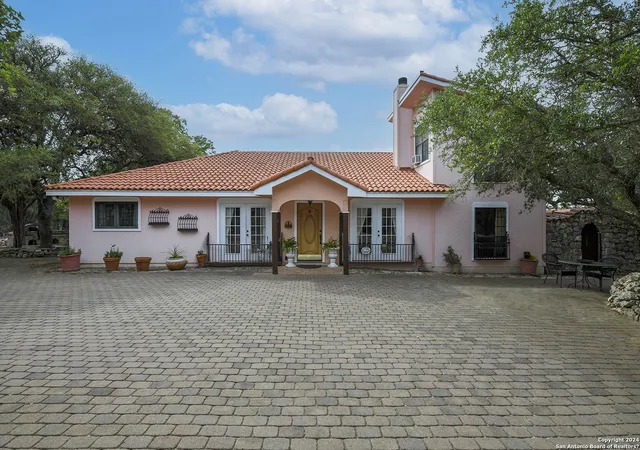Photo 4 of Single family home for sale at 719 Cypress Bend Dr, Boerne, TX 78006 | MLS# 1773812 | Listing updated on 2026-08-09