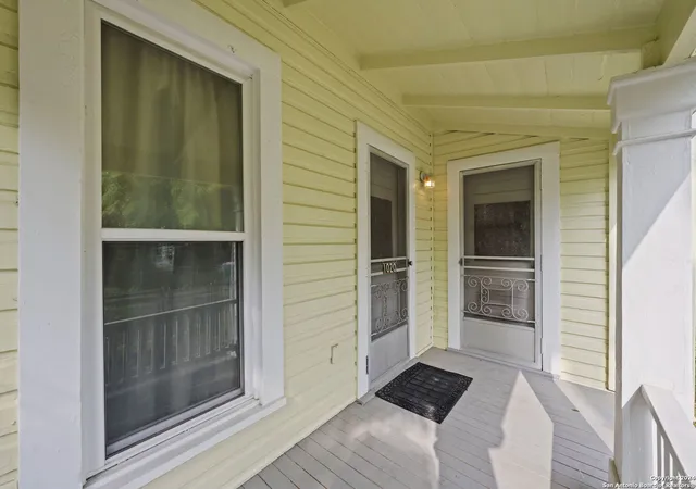 Photo 4 of Sale Pending at 1020 W Poplar St, San Antonio, TX 78212 | MLS# 1774248 | Listing updated on 2025-12-09