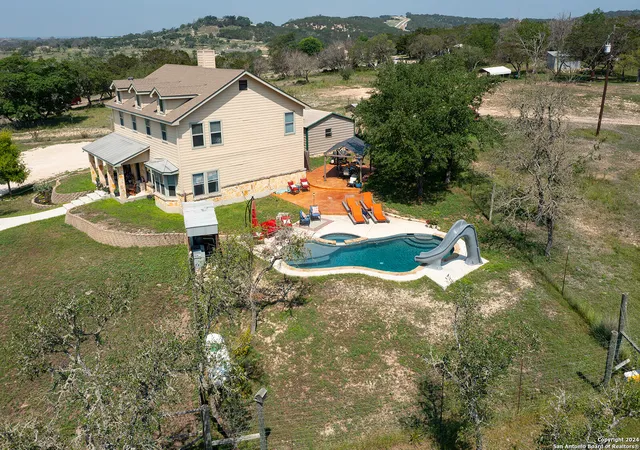 Photo 4 of Single family home for sale at 140 Twin Springs Rd N, Kerrville, TX 78028 | MLS# 1774539 | Listing updated on 2026-10-06