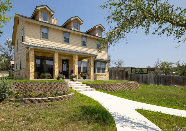 Photo 2 of Single family home for sale at 140 Twin Springs Rd N, Kerrville, TX 78028 | MLS# 1774539 | Listing updated on 2026-10-06
