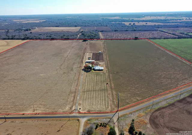 Photo 1 of Single family home for sale at 700 County Road 544, Hondo, TX 78861 | MLS# 1776728 | Listing updated on 2025-03-19