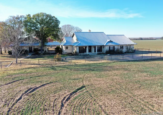 Photo 3 of Single family home for sale at 700 County Road 544, Hondo, TX 78861 | MLS# 1776728 | Listing updated on 2025-03-19