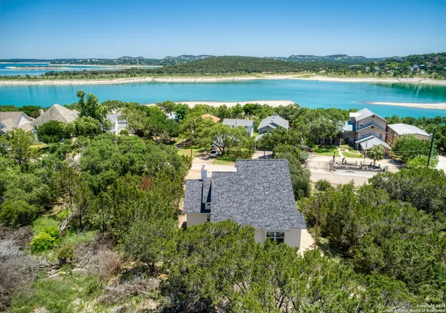 Photo 3 of Single family home for sale at 739 Lakebreeze Dr, Canyon Lake, TX 78133 | MLS# 1778366 | Listing updated on 2025-09-02
