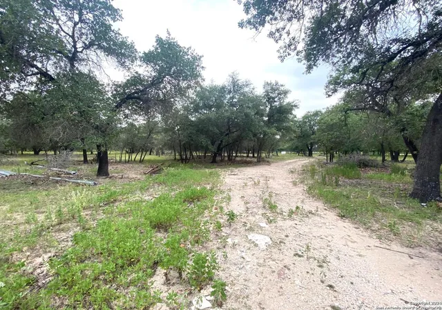 3rd image of 1550 E Hickory Ln, San Antonio, TX 78264 | MLS# 1778696