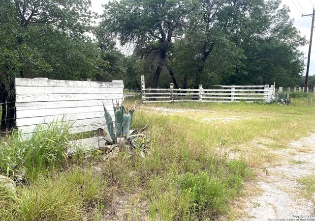 5th image of 1550 E Hickory Ln, San Antonio, TX 78264 | MLS# 1778696