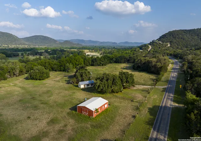 Photo 4 of House for sale at 75 Rm 366, Leakey, TX 78873 | MLS# 1779884 | Listing updated on 2025-02-26