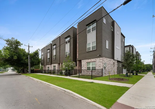 Photo 3 of Condo for sale at 323 Howard St #1, San Antonio, TX 78212 | MLS# 1780858 | Listing updated on 2026-03-03