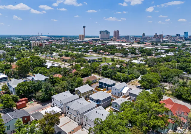 Photo 2 of Sale Pending at 914 N Olive #101, San Antonio, TX 78202 | MLS# 1781485 | Listing updated on 2025-12-15