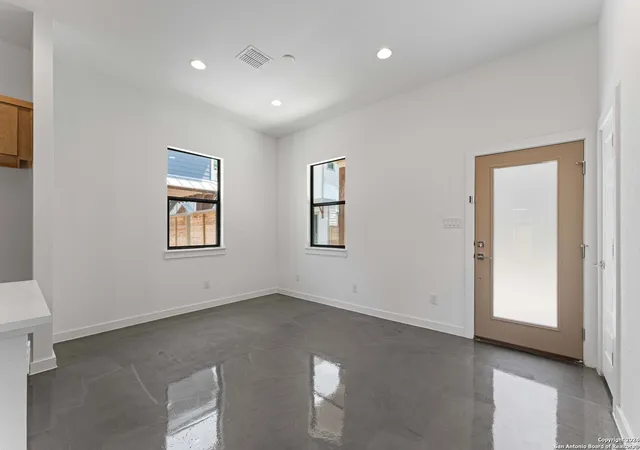 Photo 3 of Sale Pending at 914 N Olive #101, San Antonio, TX 78202 | MLS# 1781485 | Listing updated on 2025-12-15