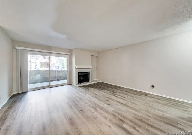 Listing Photo 4 - Condo for sale in building located at 2935 Nacogdoches Rd, San Antonio, TX 78217 - Unit #106