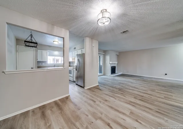 Listing Photo 5 - Condo for sale in building located at 2935 Nacogdoches Rd, San Antonio, TX 78217 - Unit #106
