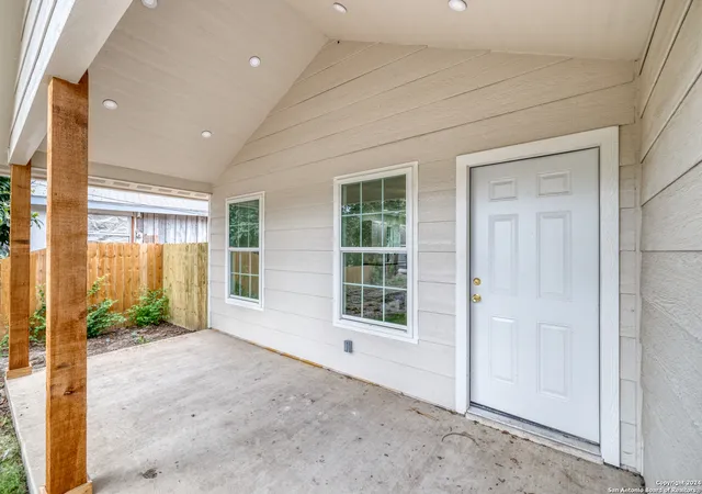 Photo 3 of Single family home for sale at 703 W Cargile St, Uvalde, TX 78801 | MLS# 1784002 | Listing updated on 2025-11-16