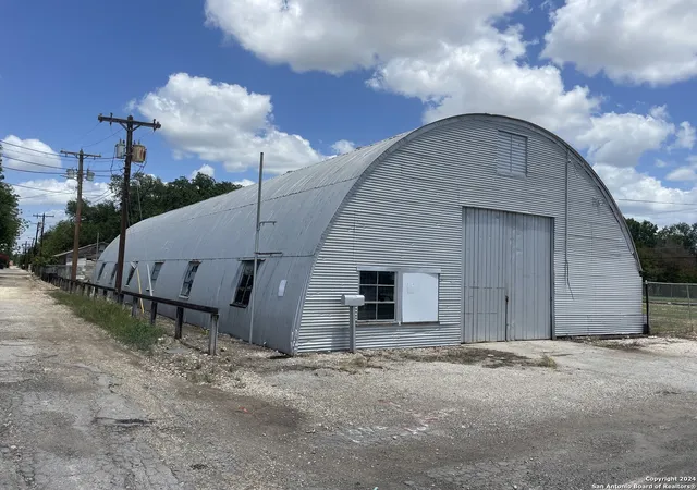Photo 2 of Land for sale at 1905 Avenue R, Hondo, TX 78861 | MLS# 1786220 | Listing updated on 2026-06-23