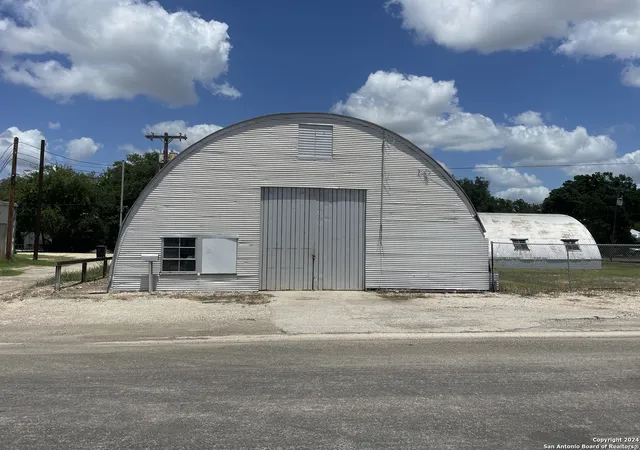 Photo 3 of Land for sale at 1905 Avenue R, Hondo, TX 78861 | MLS# 1786220 | Listing updated on 2026-06-23