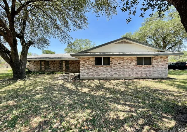 Photo 1 of Sale Pending at 1302 22nd Street, Hondo, TX 78861 | MLS# 1786713 | Listing updated on 2025-10-15