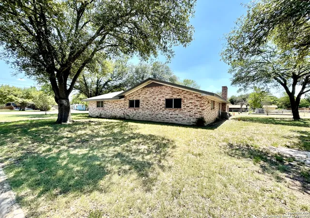 Photo 3 of Sale Pending at 1302 22nd Street, Hondo, TX 78861 | MLS# 1786713 | Listing updated on 2025-10-15
