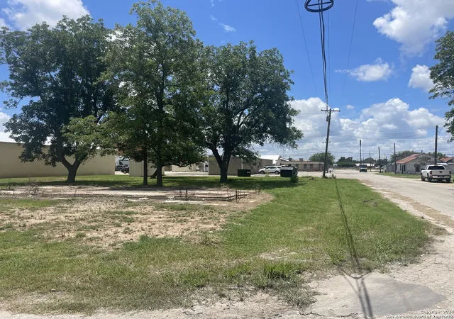 Photo 4 of Land for sale at 1205 16Th St, Hondo, TX 78861 | MLS# 1787275 | Listing updated on 2025-06-24