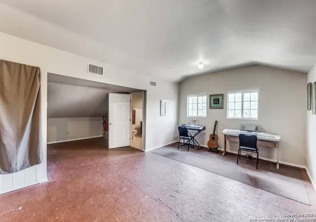 Photo 3 of Single family home for sale at 2999 English Crossing Rd, Bandera, TX 78003 | MLS# 1789841 | Listing updated on 2025-03-15