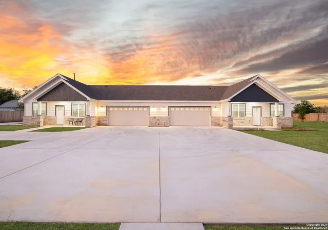 3rd image of 224 Alves Ln, New Braunfels, TX 78130