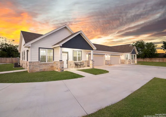 2nd image of 224 Alves Ln, New Braunfels, TX 78130
