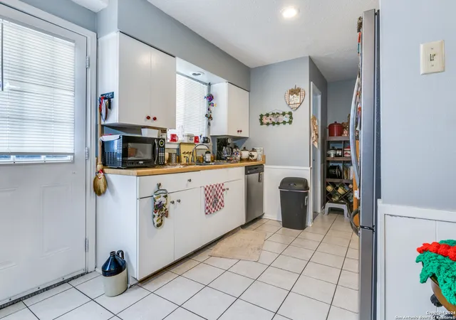 Photo 4 of House for sale at 115 E Silver Sands Dr, San Antonio, TX 78216 | MLS# 1790638 | Listing updated on 2025-06-11