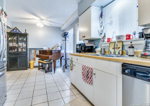Photo 4 of Condo for sale at 115 E Silver Sands Dr #115, San Antonio, TX 78216 | MLS# 1790818 | Listing updated on 2025-08-13