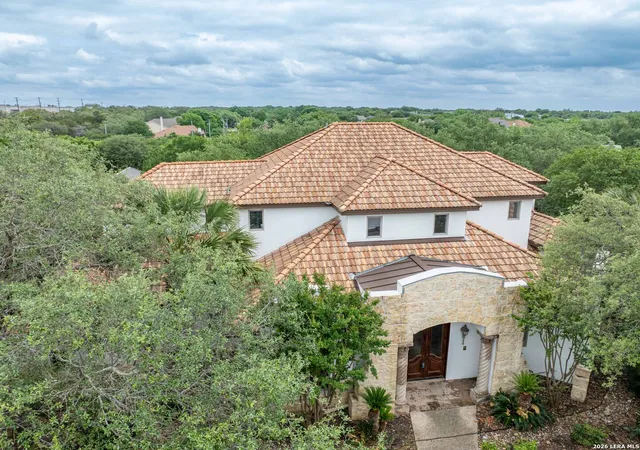 Photo 2 of Single family home for sale at 22 Royal Gardens Dr, San Antonio, TX 78248 | MLS# 1792372 | Listing updated on 2026-06-14