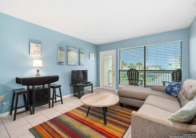 3rd image of 810 Banyan Bch Dr, Port Aransas, TX 78373