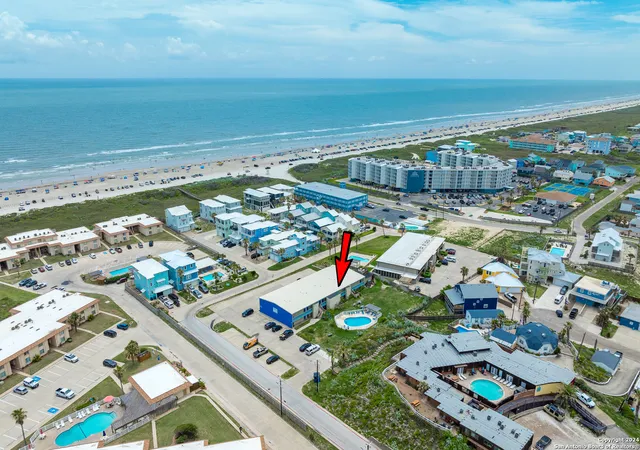 2nd image of 810 Banyan Bch Dr, Port Aransas, TX 78373